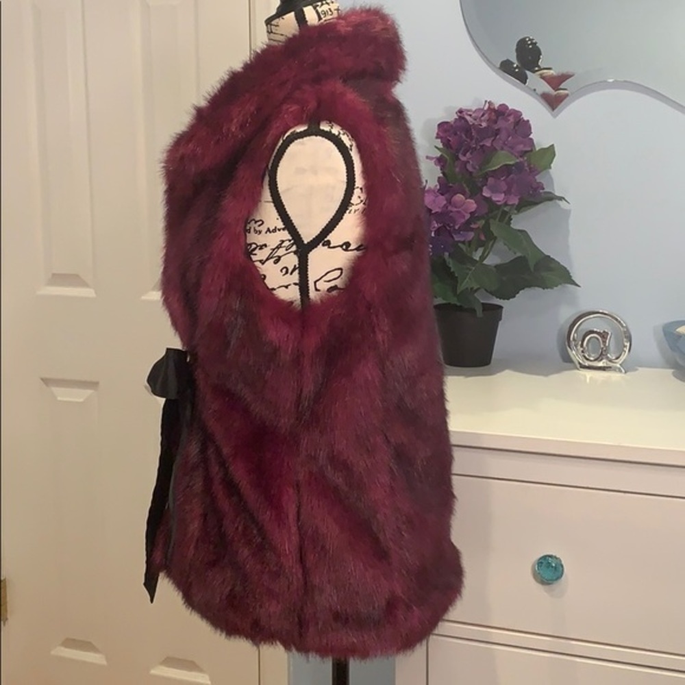 Steve Madden Magenta Faux Fur Vest Tie Close NWOT - Picture 6 of 8